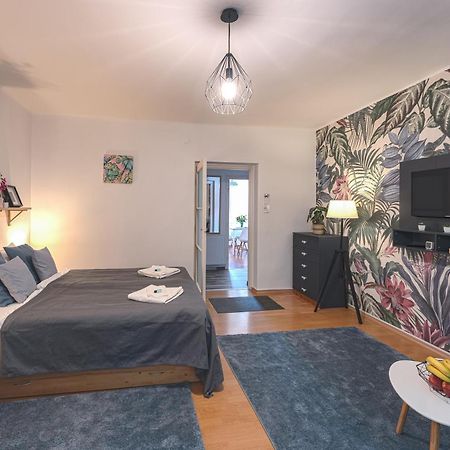 Peaceful Apartment Near Buda Castle And Chain Bridge Budapest Bagian luar foto